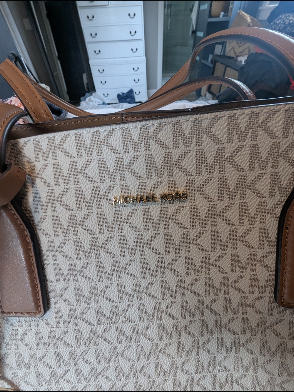 Michael Kors Jet Set Large Logo Tote in Vanilla/Acorn - Picture 4 of 10